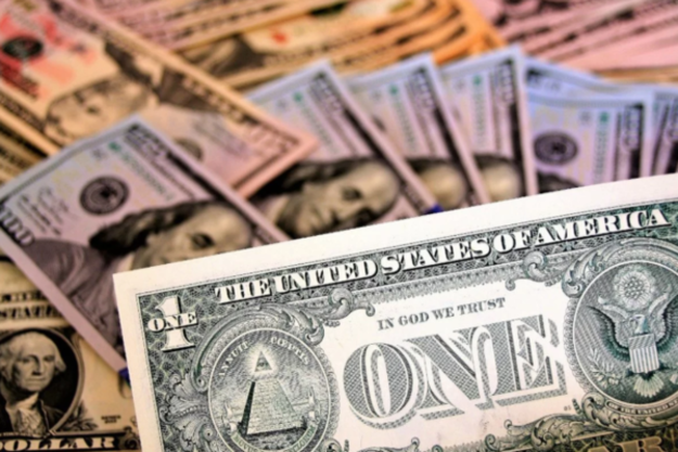 К открытию межбанка американский доллар и евро сохранили позиции котировок на момент вчерашнего закрытия.