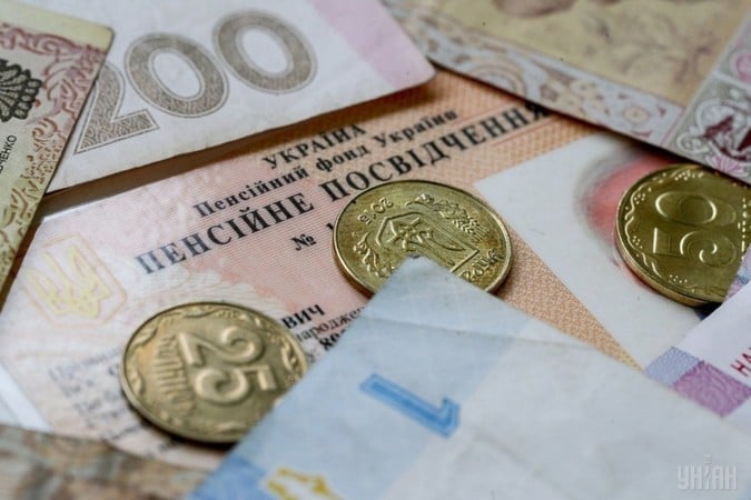 После мартовского увеличения средней зарплаты, Пенсионный фонд Украины утвердил показатель средней заработной платы за апрель в размере 9 325,93 гривен.