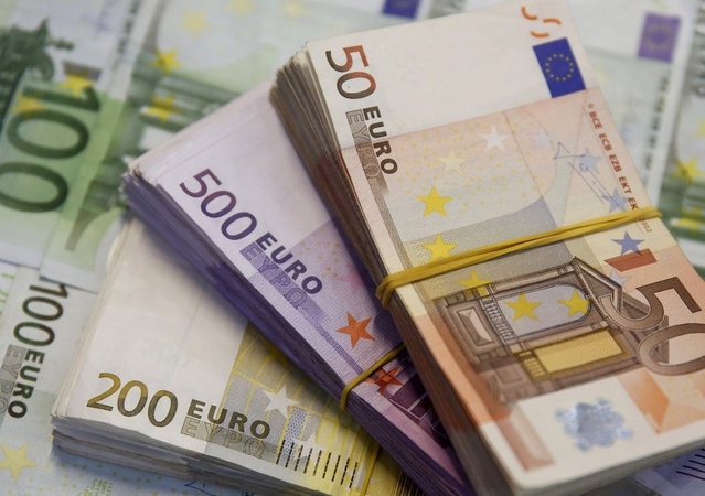 К закрытию межбанка американский доллар в покупке и в продаже за день не изменился, евро подорожал на 13 копеек.