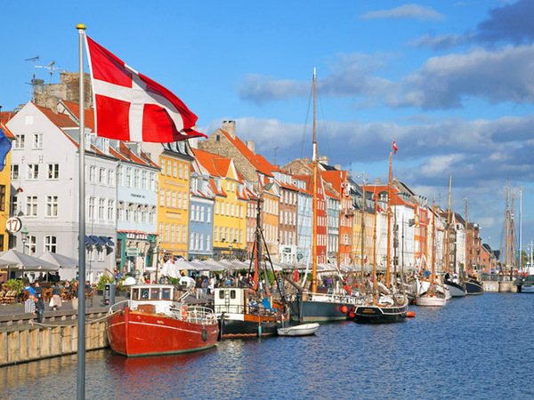 Правительство Дании сообщило о создании комплексного плана по восстановлению экономики, которым предлагается помочь населению и малому бизнесу на фоне распространения коронавируса COVID-19.
