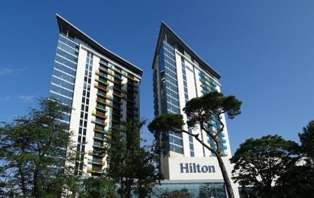 Міжнародна мережа готелів Hilton збирається скоротити 2,1 тисячі корпоративних співробітників.