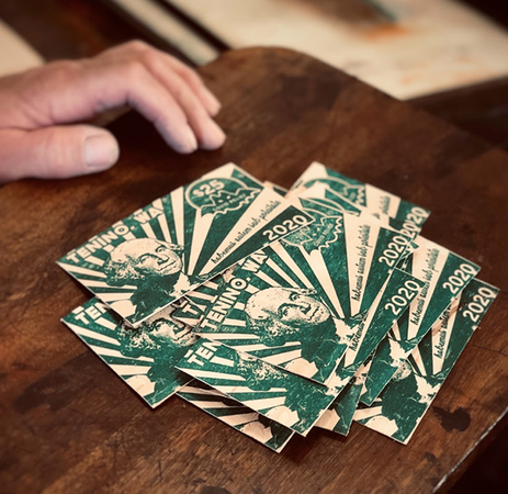 Містечко Теніно в американському штаті Вашингтон почало друкувати власну валюту — дерев’яні долари.