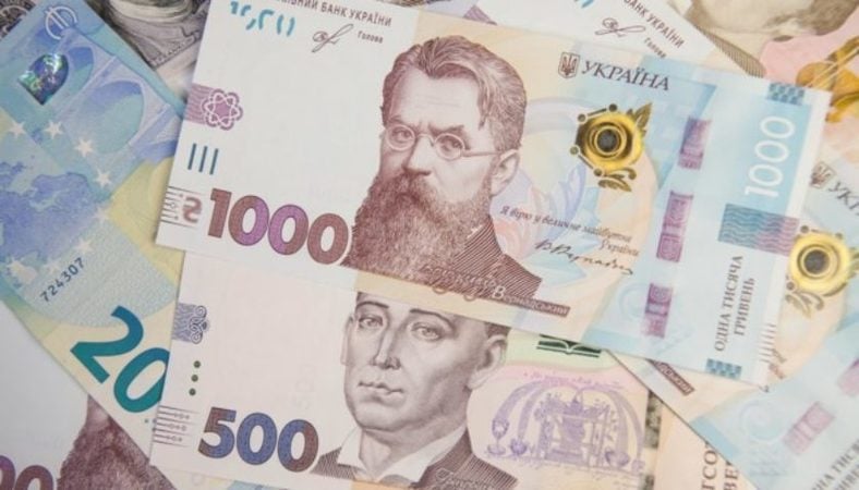 Національний банк України встановив на 22 червня 2020 офіційний курс гривні на рівні 26,7207 грн/$.