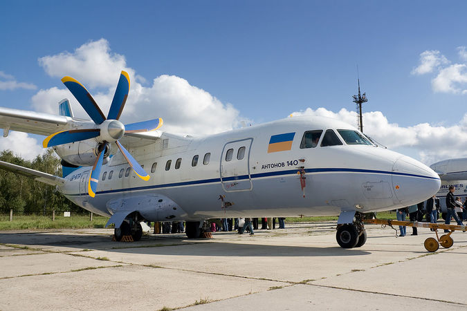 На электронном аукционе OpenMarket (ГП «СЕТАМ») частный исполнитель выставил на продажу арестованный пассажирский самолет АН-140-100, 2004 года выпуска, за 22 млн грн.