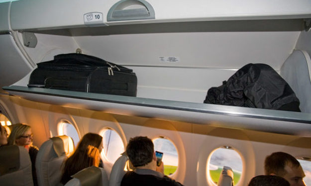 Італія і Туреччина заборонили провезення ручної поклажі пасажирами на багажних полицях в літаках усіх авіакомпаній.