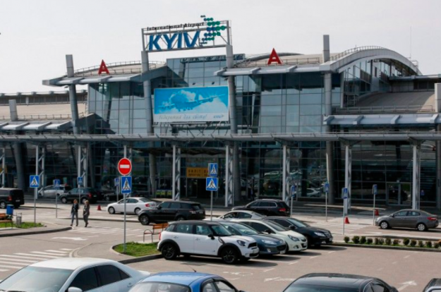 Международный аэропорт «Киев» (Жуляны) начинает поэтапное сокращение своих сотрудников во избежание банкротства.
