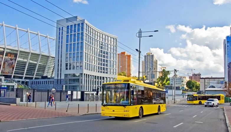 Пассажиры, которые не зарегистрированы в Киеве, но имеют право льготного проезда в общественном транспорте, смогут пользоваться проездными удостоверениями старого образца до конца года.