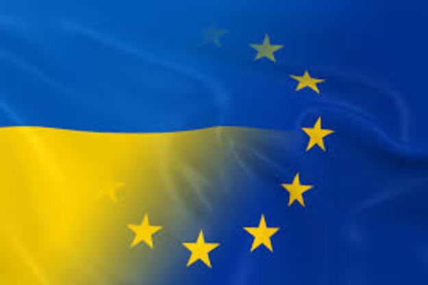 Євросоюз заявив про загрозу підтримки реформ в Україні через можливий підрив незалежності Нацбанку.