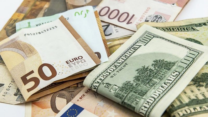 Долар і євро – найпопулярніші іноземні валюти, в яких українці зберігають заощадження.