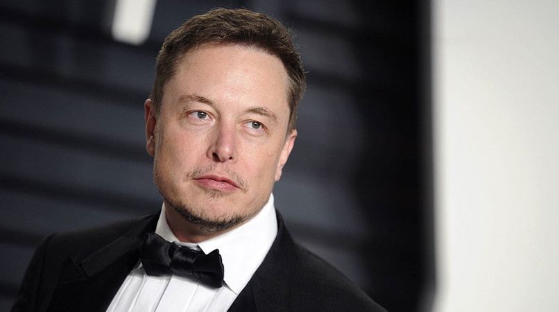 Основатель Tesla Илон Маск опередил инвестора Уоррена Баффета в списке самых богатых людей мира по версии Bloomberg, поднявшись на седьмое место.
