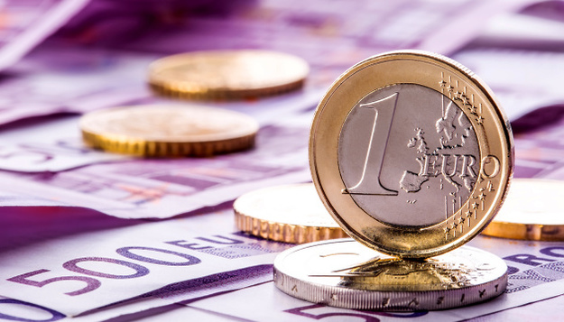 Советник президента по экономическим вопросам Олег Устенко заявил, что недавнее размещение еврооблигаций позволит сэкономить около миллиарда гривен в год.