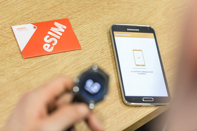 С сегодняшнего дня в интернет-магазине Vodafone стартует продажа виртуальных SIM-карт на базе технологии eSIM.