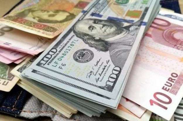 Сьогодні на аукціонах з розміщення ОВДП Міністерство фінансів залучило 10,6 мільярда гривень в еквіваленті.