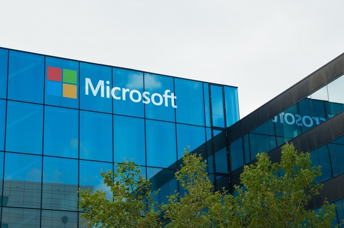 Американская компания Microsoft официально подтвердила, что ведет переговоры о покупке части китайской соцсети TikTok.
