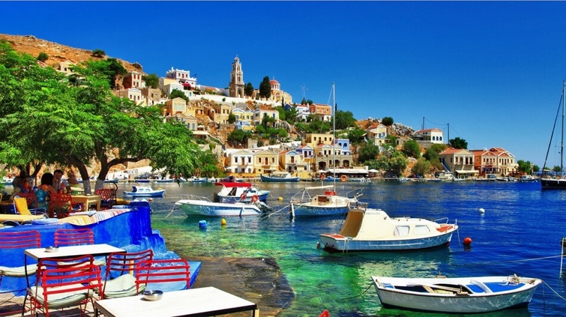 Греция начала взимать дополнительный сбор с иностранных туристов в размере 20 евро.