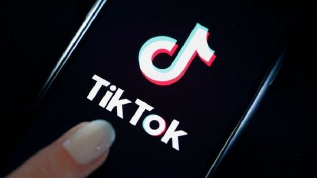 Американська компанія Twitter провела попередні переговори з TikTok, який належить китайській ByteDance, про можливе придбання.