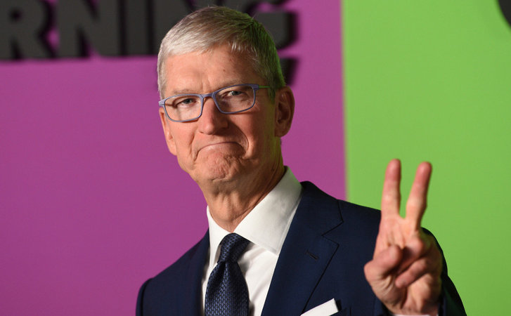 В мире появился новый долларовый миллиардер — глава американской компании Apple Тим Кук.