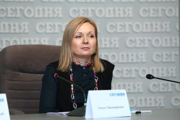 Директор департаменту персоналу Національного банку Ольга Прохоренко з 11 серпня 2020 року за власним бажанням завершила роботу на посаді.