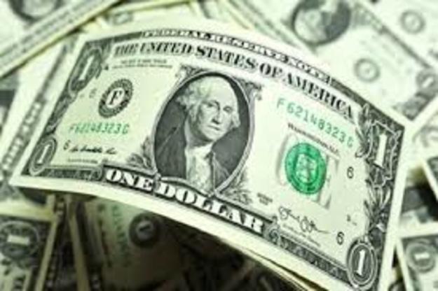 К закрытию межбанка американский доллар в покупке подешевел на 7 копеек, в продаже — на 8 копеек.