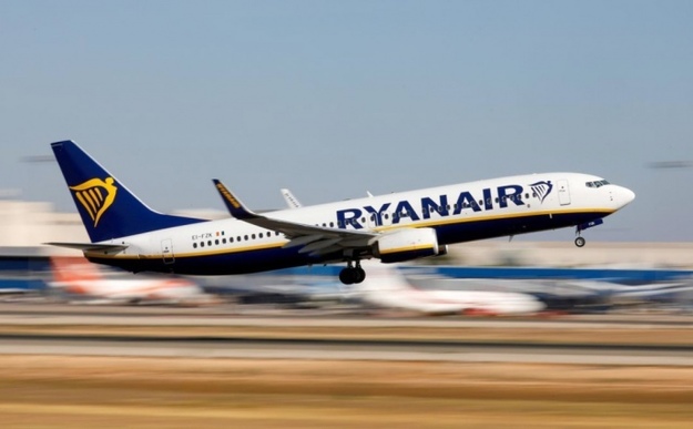 Крупнейший европейский лоукостер Ryanair с сентября 2020 года сократит количество рейсов на 20% из-за падения спроса, хотя еще в августе авиакомпания увеличила их число.