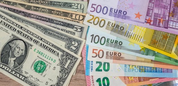 Вівторок пройшов на валютному міжбанку досить цікаво, але з подорожчанням курсу долара до 27,275 / 27,295 гривень і євро до 32,61 / 32,64 гривень.