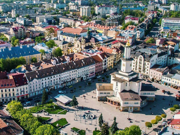 Ивано-Франковск занял первое место в рейтинге лучших городов для ведения бизнеса в Украине по версии Forbes.