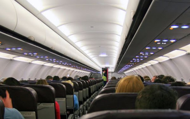 Wizz Air ввів збір за гарантоване надання місць поруч в салоні літака, дорослим мандрівникам, які подорожуть разом.