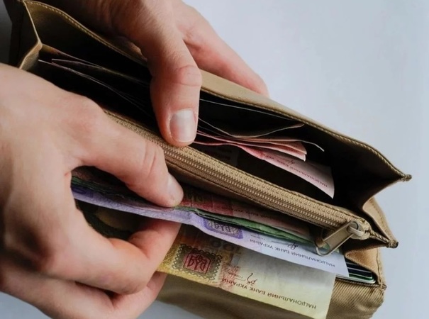 Пенсионный фонд Украины утвердил в июле 2020 года показатель средней заработной платы для расчета пенсий в размере 9837 грн 35 коп.
