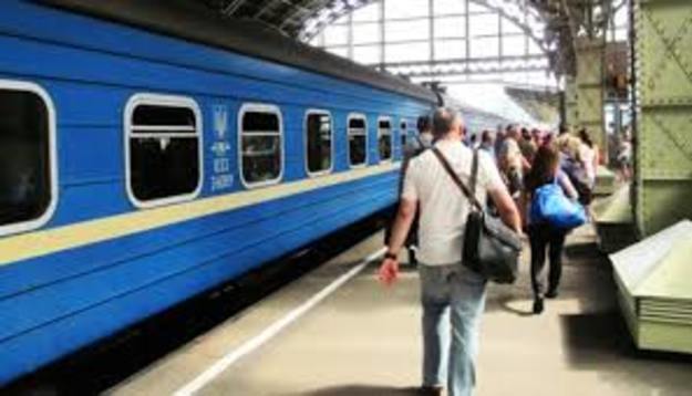 Укрзалізниця припиняє продаж квитків з окремих залізничних станцій з 14 вересня у зв'язку з посиленням карантину.