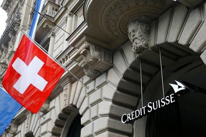 Голови найбільших швейцарських банків UBS і Credit Suisse вивчають можливість злиття.