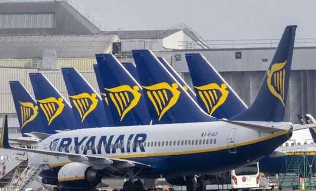 Ирландская бюджетная авиакомпания была вынуждена сократить количество своих авиарейсов в октябре еще на 20% из-за коронавирусных ограничений.