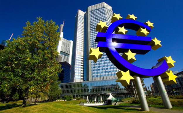 О неблагополучной ситуации в экономике Европы из-за банковского сектора пишут экономические аналитики в европейских СМИ.