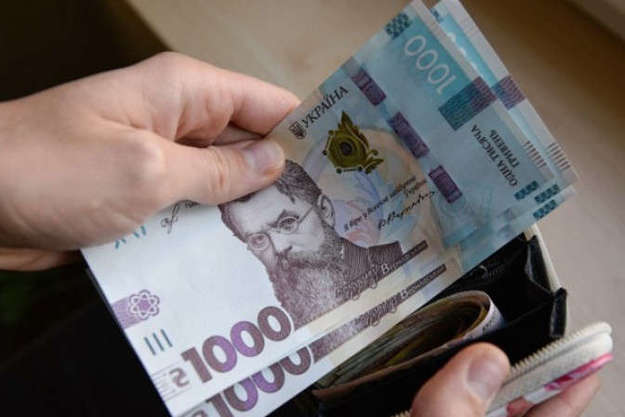 Перший заступник міністра фінансів України Денис Улютін назвав міфом те, що підвищення мінімальної зарплати може вдарити по бізнесу.