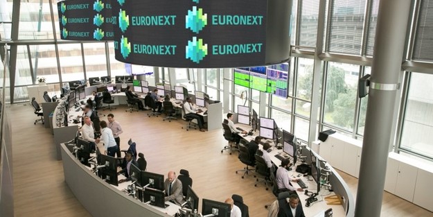 Пан-європейська біржа Euronext купує за $ 5,09 млрд італійську фондову біржу Borsa Italianа в Мілані, яка належить Лондонській фондовій біржі.