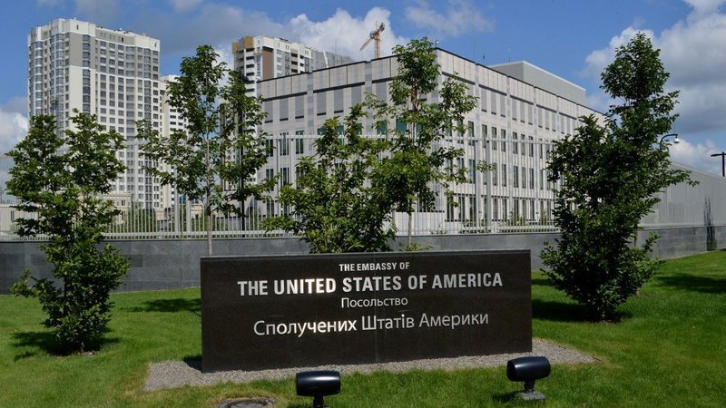Посольство США в Украине отреагировало на решение Совета НБУ о выражении недоверия и объявления выговора членам правления Национального банка Екатерине Рожковой и Дмитрию Сологубу.
