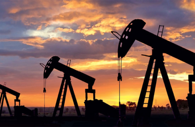 Цены на нефть повысились 15 октября из-за более значительного, чем ожидалось, падения запасов нефти в США, а также ограничения ОПЕК добычи в сентябре.