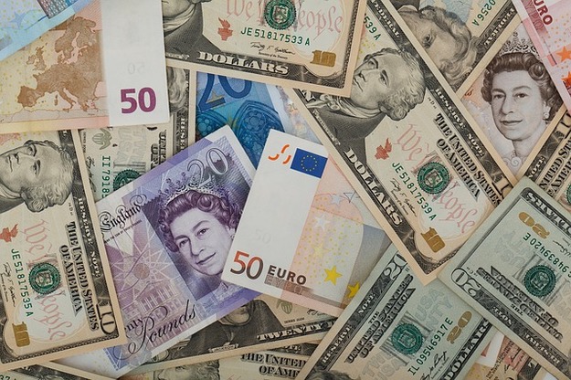 Долар по 28,36 і євро по 33,52 гривні: що відбувалося з валютою у вівторок
