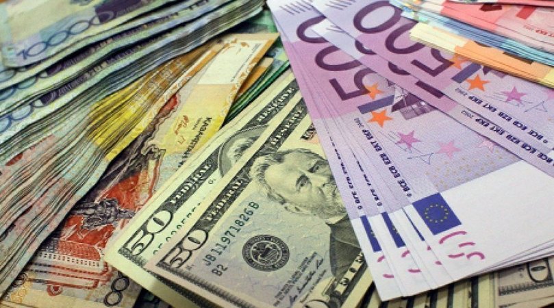 Доллар снова пошел в рост: что происходило с валютой в четверг