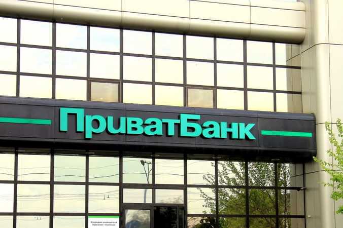Киевский апелляционный суд на неделю перенес рассмотрение вопроса о том, чтобы приостановить решение суда о выплате Приватбанком компаниям Суркисов $350 млн.
