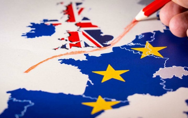 Переговори про нову торговельну угоду між Великобританією і Європейським союзом після Brexit продовжили до середи, 28 жовтня.