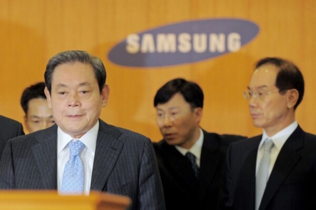 В воскресенье, 25 октября, в 78-летнем возрасте умер глава концерна Samsung Ли Гон Хи.