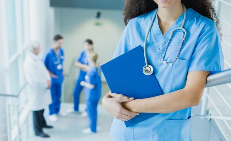 Польща має намір заповнити дефіцит медиків за рахунок українських лікарів і спрощує їх працевлаштування.
