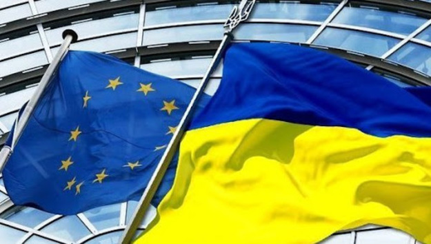 Евросоюз рассматривает институты для борьбы с коррупцией как важнейший инструмент для проведения реформ в Украине и намекает, что может прекратить помощь из-за последних решение КСУ.