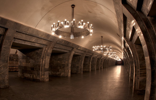 В Києві у разі потрапляння в «червону» карантинну зону можуть знову закрити метро.