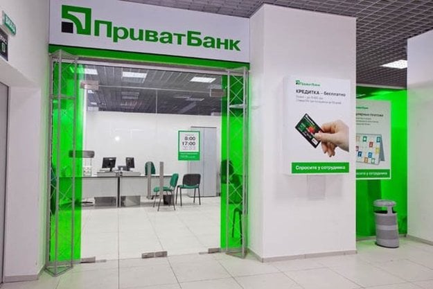 Приватбанк першим в Україні відкриває випуск платіжних карток міжнародної системи UnionPay International, якими можна розплачуватися в Китаї, Україні і ще більше 170 країн світу, а також користуватися ексклюзивними пропозиціями і знижками UnionPay.