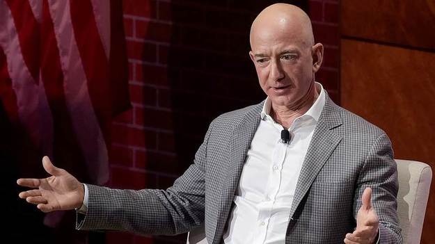 На цьому тижні засновник Amazon і найбагатша людина світу Джефф Безос продав мільйон акцій компанії на суму $3 млрд — це 1,8% його пакету.