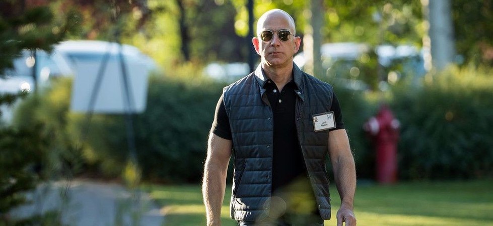 Джефф Безос, гендиректор компанії Amazon, продає акції своєї компанії.