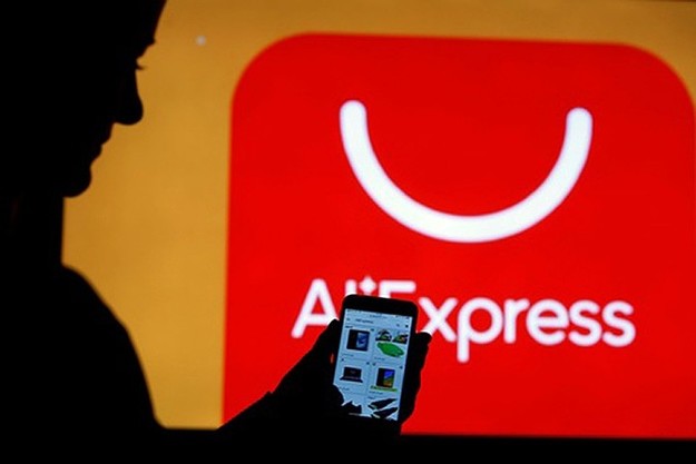 За підсумками традиційного «Дня холостяка» 11 листопада 2020 року на AliExpress клієнти Приватбанку оплатили картками понад 470 тисяч купівель на суму $7,8 мільйона, що вдвічі менше, ніж в 2019 році.