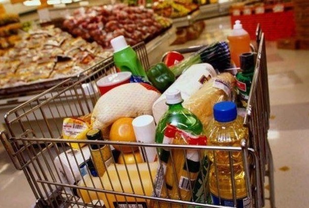 Самой большой статьей потребительских денежных расходов домохозяйств Украины во II квартале 2020 года были продукты питания и безалкогольные напитки — 52%.