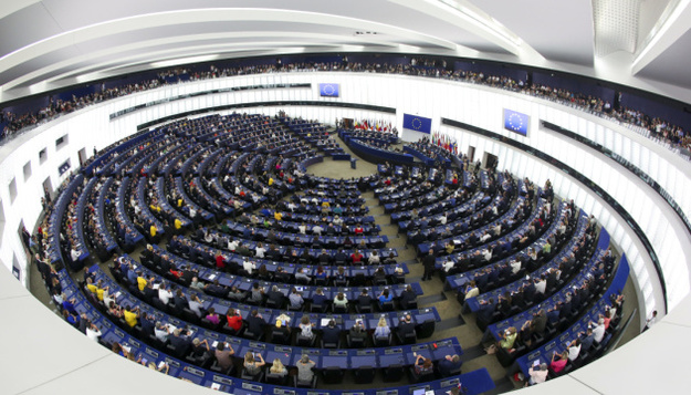 Руководители Европарламента призвали Совет ЕС как можно скорее начать процесс ратификации семилетнего бюджета и фонда помощи экономике.
